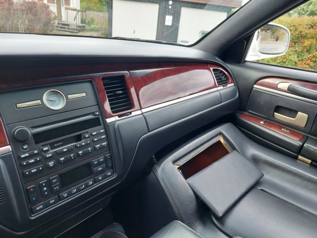 952147-39 Limousine Lincoln Town Car Stretch 4.6 V8 2V SOHC - 2004