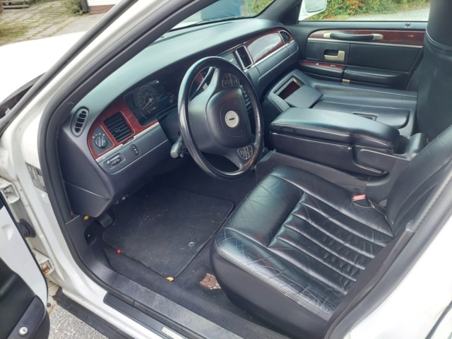 952147-43 Limousine Lincoln Town Car Stretch 4.6 V8 2V SOHC - 2004