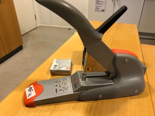 952258-3 Voimanitoja ja iso rei'ittäjä - Ei pohjahintaa