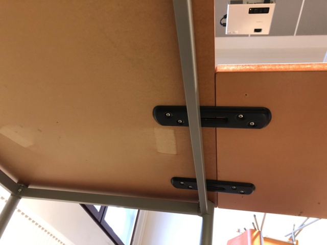 952260-6 Martela kulmapöytä ja laatikosto