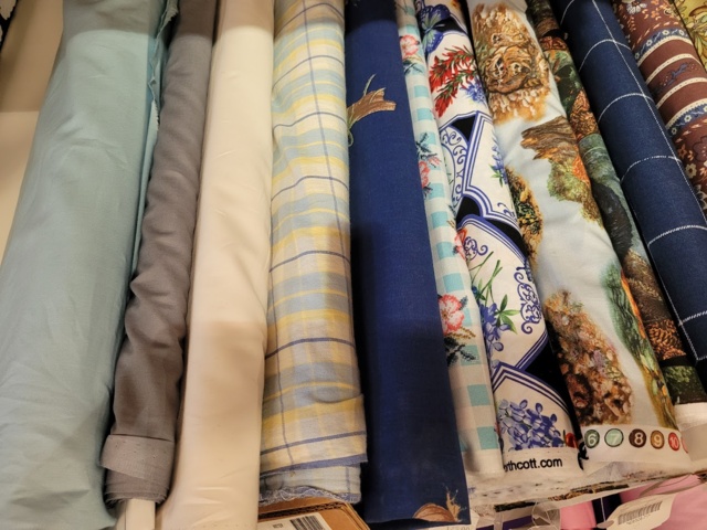 952632-3 Various fabrics, patterned cotton fabric, Swedish flag fabric