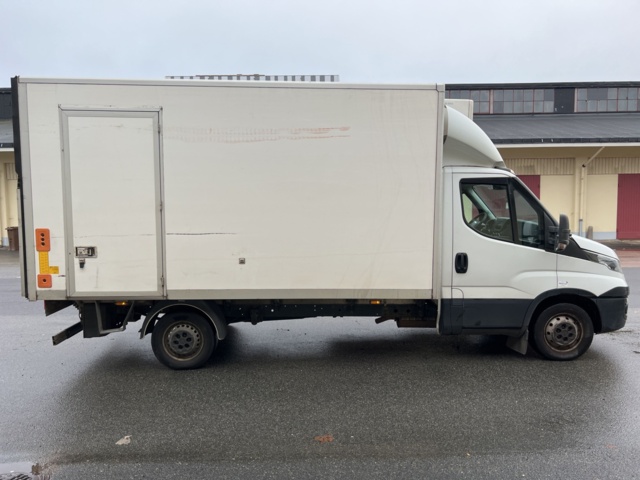 917490-6 Iveco Daily 35-170 Chassis Cab 3.0 JTD Hi-Matic, 170hp, 2016