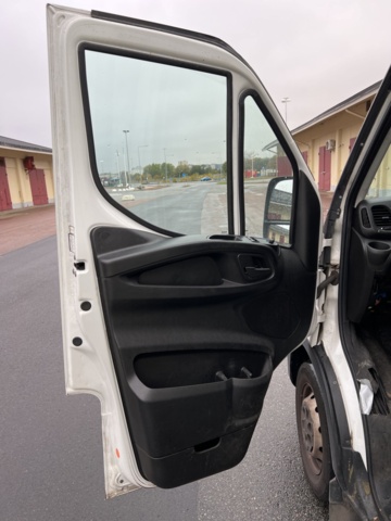 917490-25 Iveco Daily 35-170 Chassis Cab 3.0 JTD Hi-Matic, 170hp, 2016