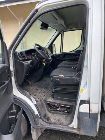 917490-26 Iveco Daily 35-170 Chassis Cab 3.0 JTD Hi-Matic, 170hp, 2016