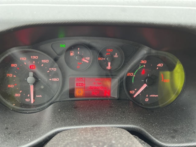 917490-32 Iveco Daily 35-170 Chassis Cab 3.0 JTD Hi-Matic, 170hp, 2016