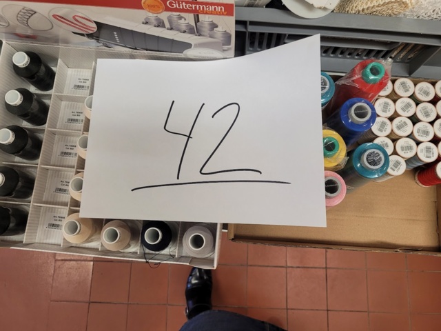 952650-5 Various sewing accessories, quilt thread, overlock thread, bulky curl thread