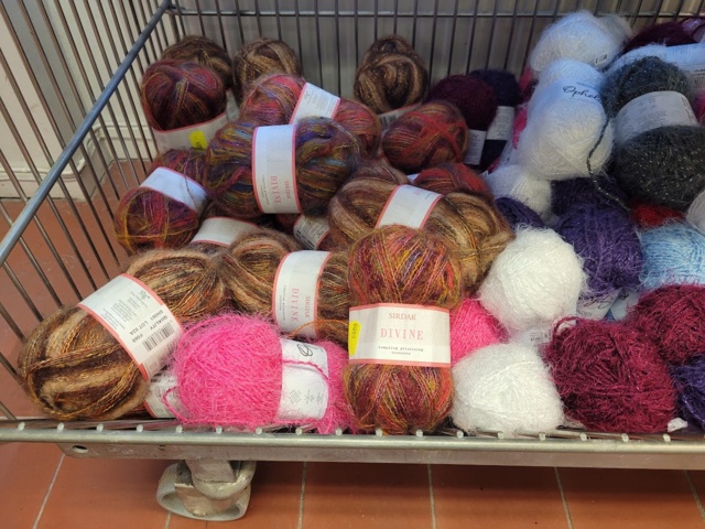952685-3 Various yarns, Yarn (candy, cloud, divine, ophelia)