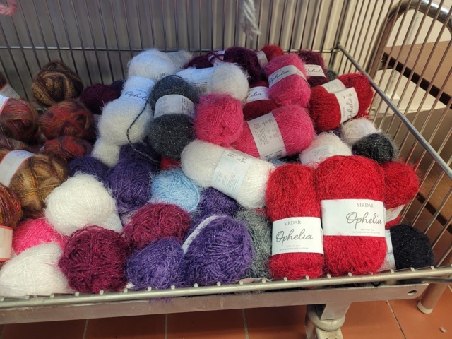 952685-4 Various yarns, Yarn (candy, cloud, divine, ophelia)