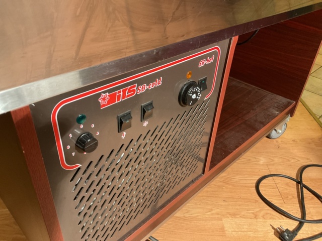 887173-7 Heating and cooling buffet on wheels