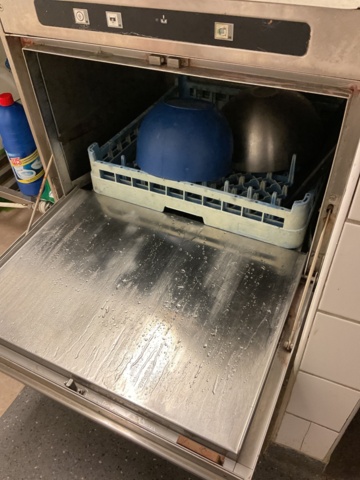 887188-4 Dishwasher Zanussi with bench