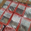 953572-4 Approx. 90 packs Mounting screw Grabber