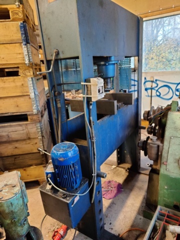949216-11 Workshop press Stenhøj 60 tons