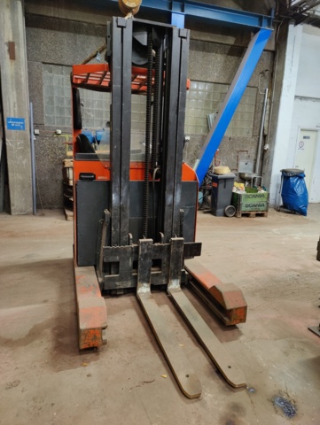 949226-2 Reach truck BT RT 2000 E (repair object)