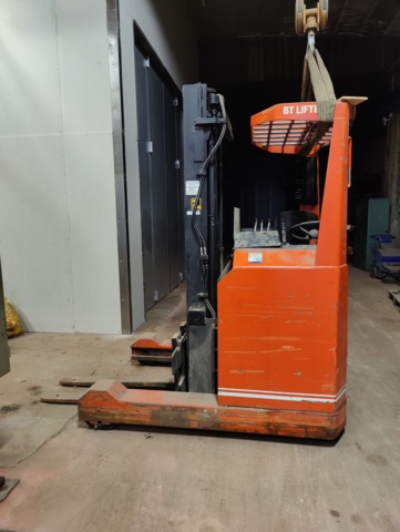 949226-4 Reach truck BT RT 2000 E (repair object)
