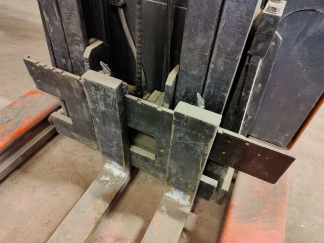 949226-16 Reach truck BT RT 2000 E (repair object)