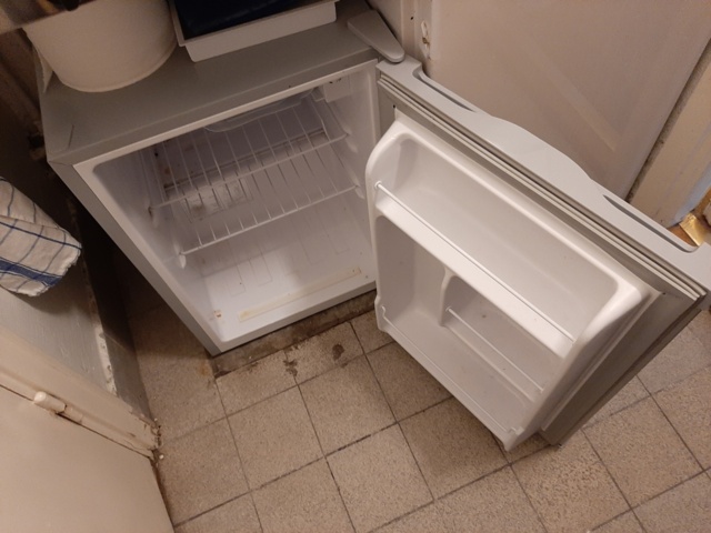 920656-2 Refrigerator, Logic LTT68S18E