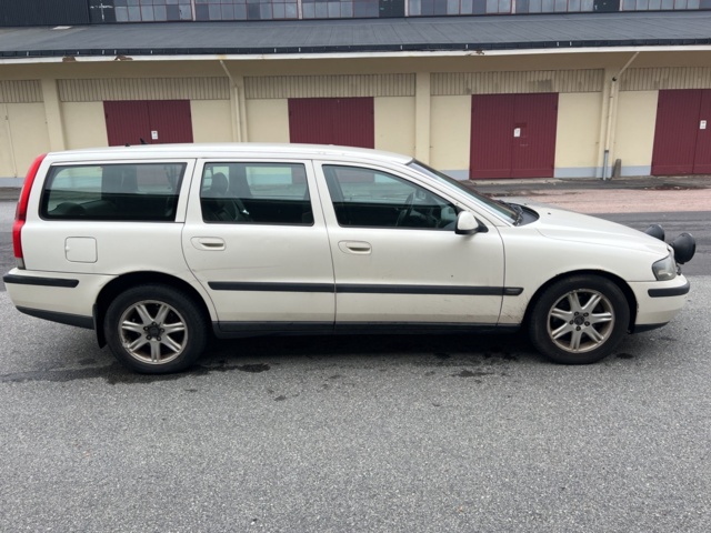 946160-6 Volvo V70 2.4T - 2002