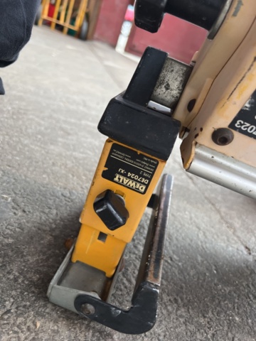 946167-7 Kap gersaw DeWalt ink table saw