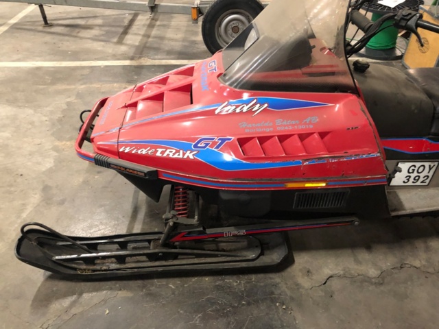 950697-4 Snowmobile POLARIS INDY WIDETRAK GT -1995 + snowmobile sled