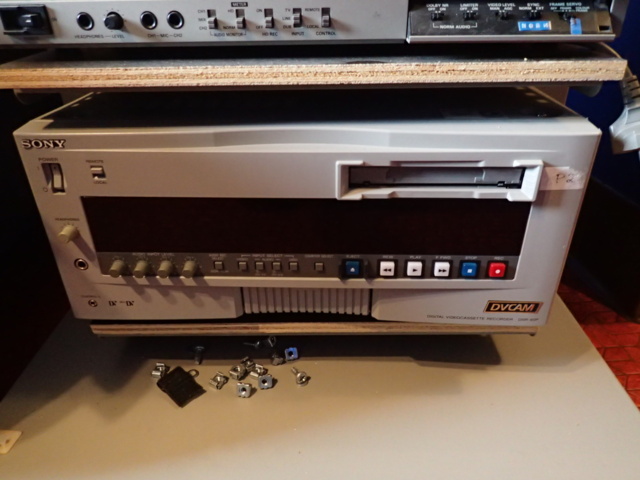 528337-2 VCR cameras and editing equipment