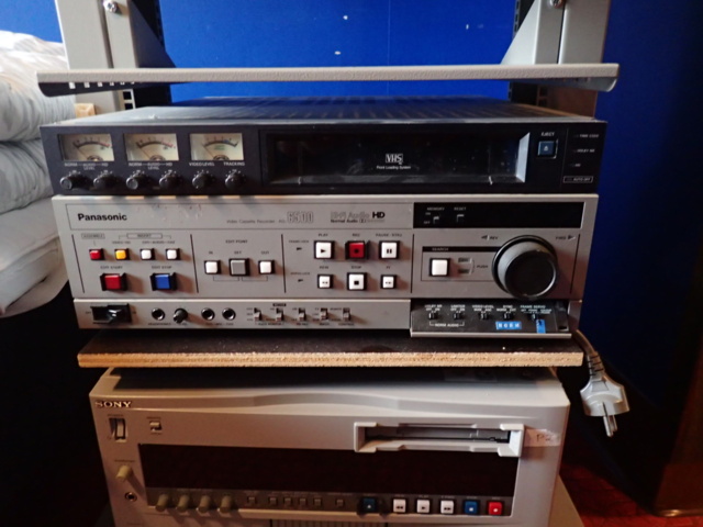 528337-3 VCR cameras and editing equipment