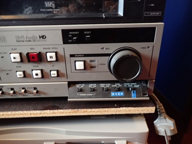 528337-6 VCR cameras and editing equipment