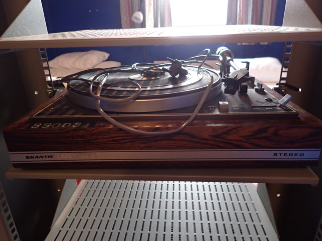 528337-9 VCR cameras and editing equipment