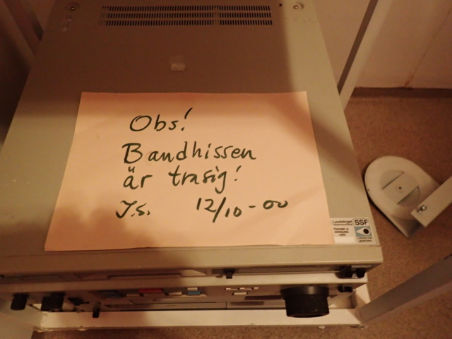 528337-25 VCR cameras and editing equipment