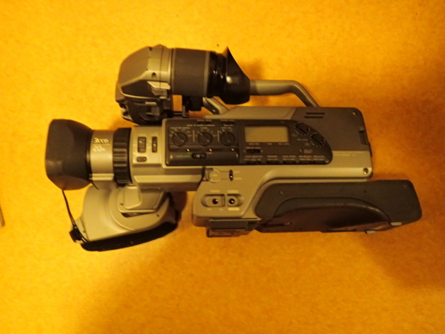 528337-31 VCR cameras and editing equipment