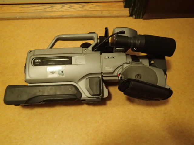 528337-36 VCR cameras and editing equipment