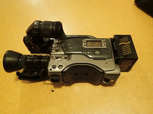 528337-43 VCR cameras and editing equipment