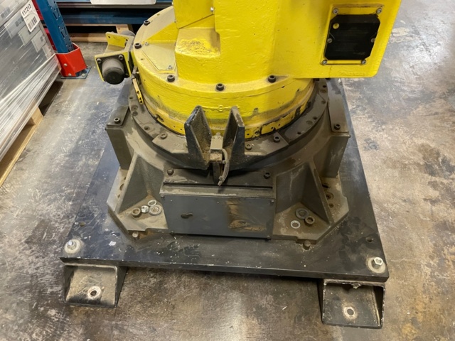 768218-8 Robot Fanuc S-Model 420F - 2 pieces