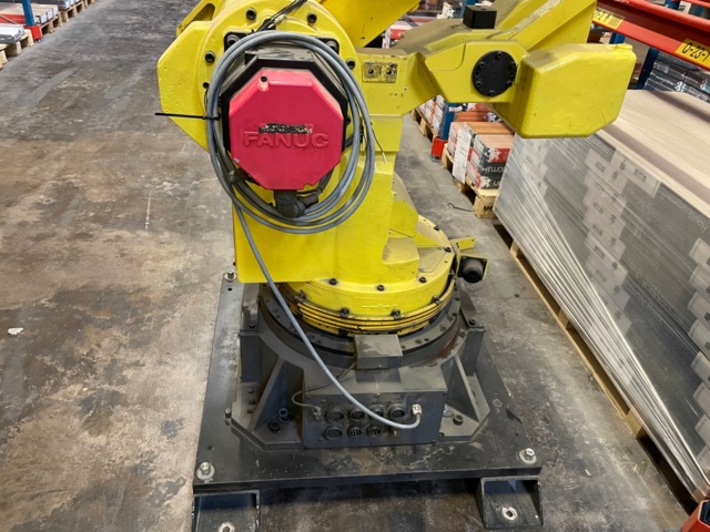 768218-9 Robot Fanuc S-Model 420F - 2 pieces