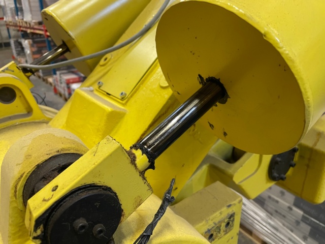 768218-15 Robot Fanuc S-Model 420F - 2 pieces