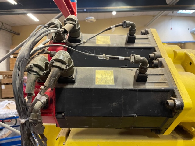 768218-17 Robot Fanuc S-Model 420F - 2 pieces