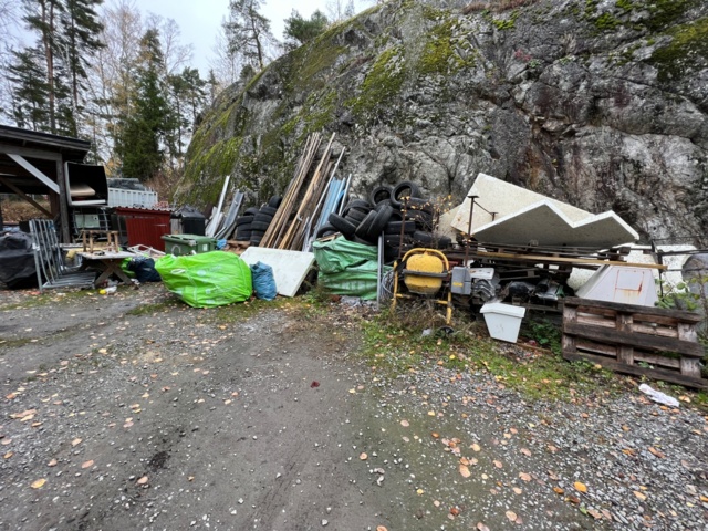 804203-1 "Everything on the farm" - building materials, grills etc