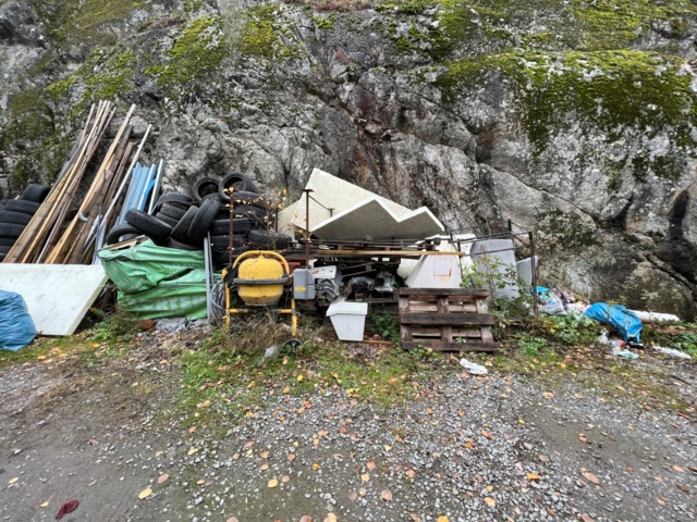 804203-2 "Everything on the farm" - building materials, grills etc