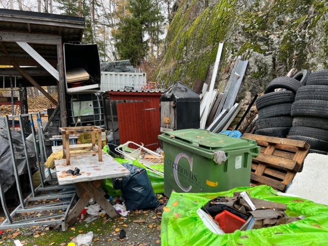 804203-5 "Everything on the farm" - building materials, grills etc