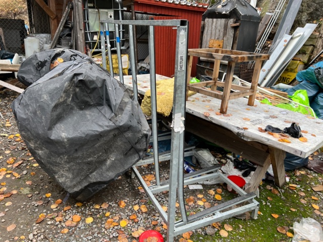 804203-6 "Everything on the farm" - building materials, grills etc