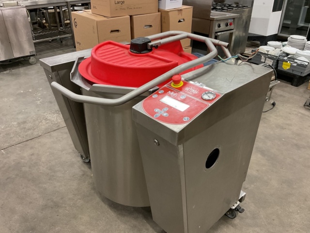 887263-3 Getinge 100L cooking pot on wheels -2020