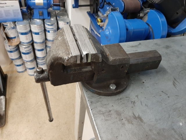 920705-3 Workbench with vise & tool board