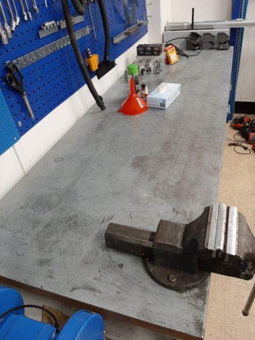 920705-4 Workbench with vise & tool board