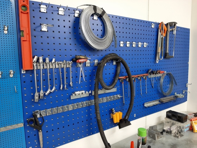 920705-5 Workbench with vise & tool board