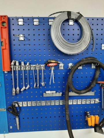 920705-6 Workbench with vise & tool board