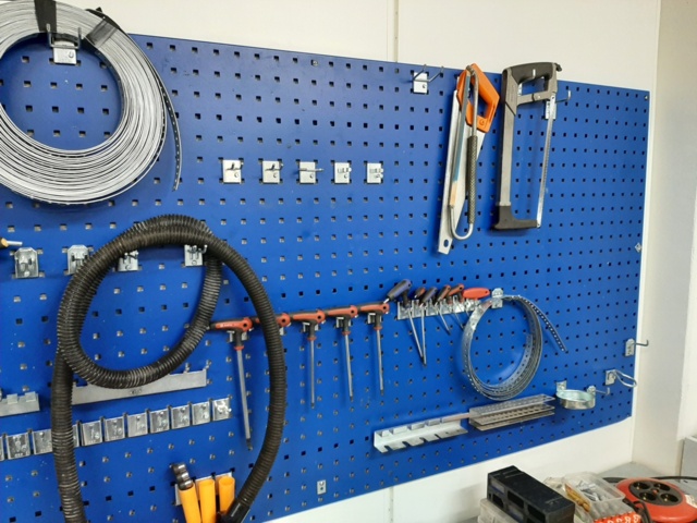 920705-7 Workbench with vise & tool board