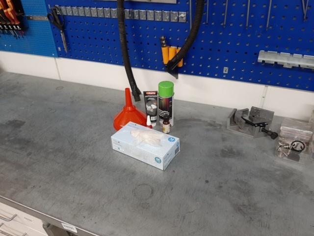 920705-9 Workbench with vise & tool board