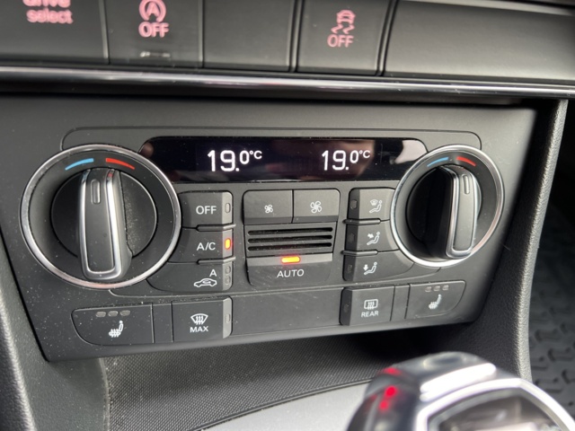 946176-33 Audi Q3 2.0 TDI quattro S Tronic -2017