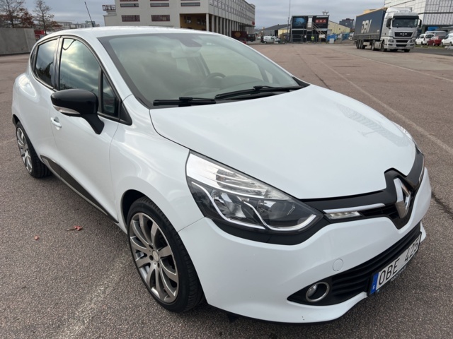 946177-7 Renault Clio 0.9 TCe Manual, 90hp, 2014