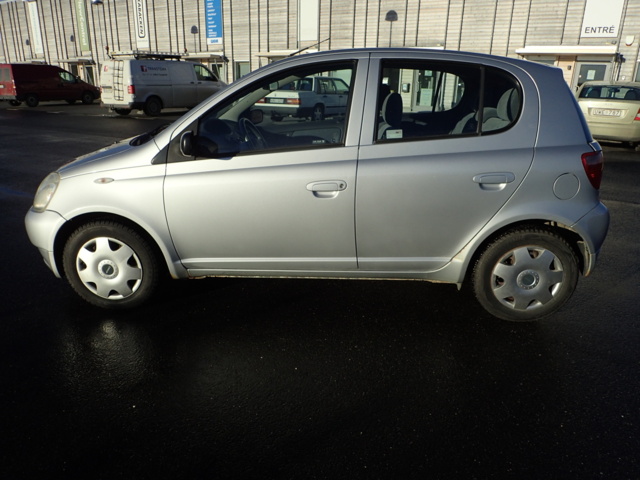 862051-8 Toyota Yaris 5-door 1.0 VVT-i - 2000