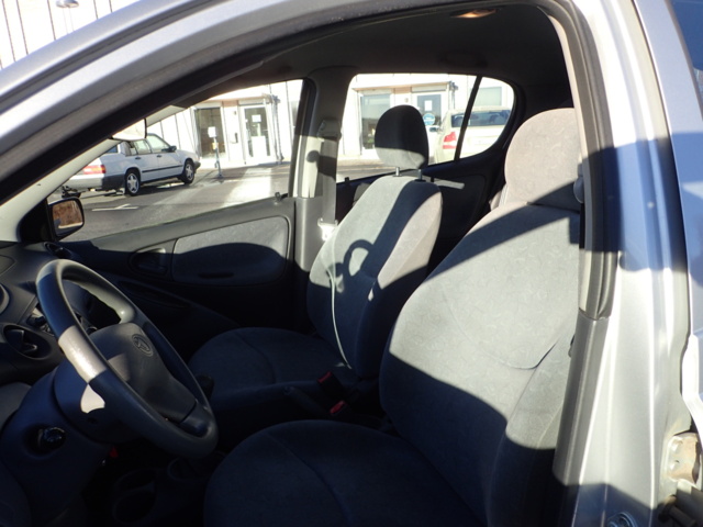 862051-75 Toyota Yaris 5-door 1.0 VVT-i - 2000